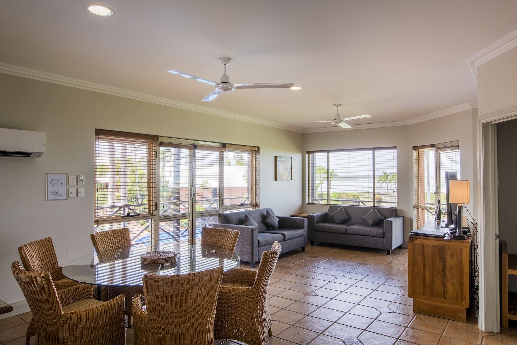 Moonlight Bay Suites Брум Экстерьер фото